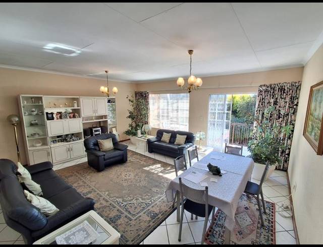 3 BEDROOM TOWNHOUSE FOR SALE IN NEW REDRUTH